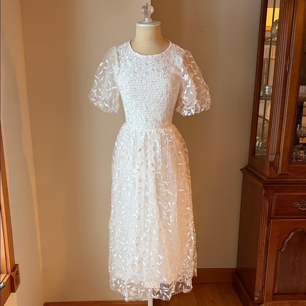 NWT Elegant White Embroidered Tulle Dress - Picture 2 of 12